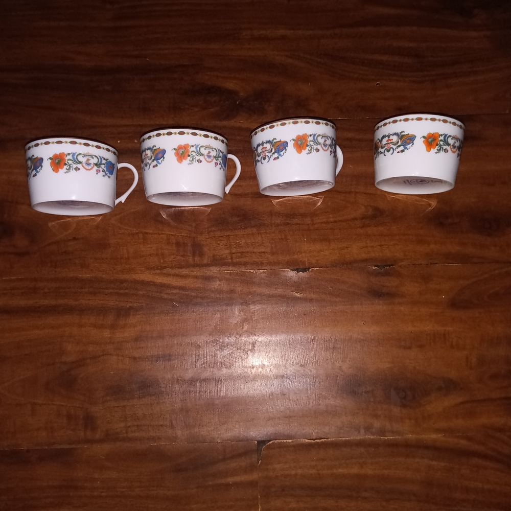 Floral Patterned Tea Cups Set